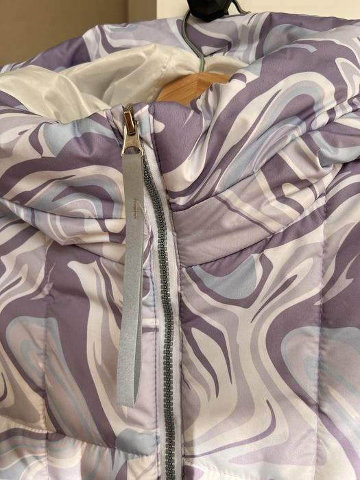 Продам зимнюю куртку на девочку