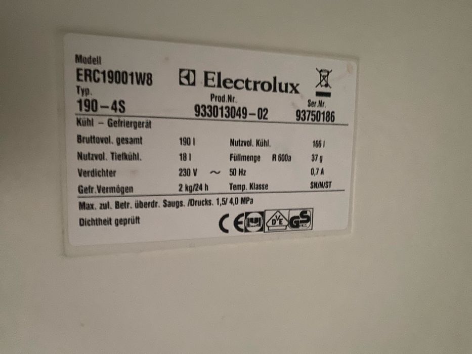 Хладилник Electrolux с малък фризер