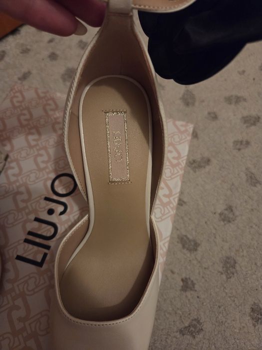 Pantofi noi Lou jo