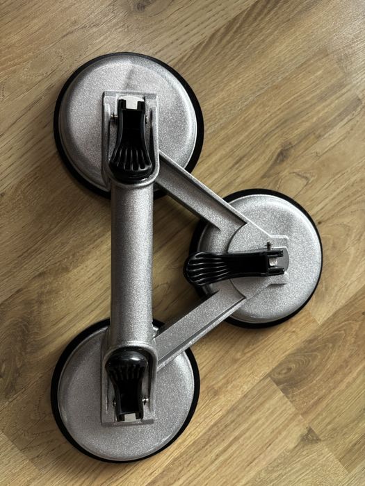 Тройни вакуум лапи за монтаж на стъкла Made in Germany