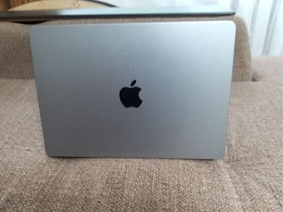Продам MacBook Air with Apple