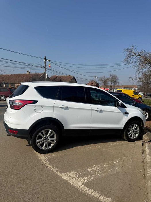 Unic proprietar vand Ford Kuga