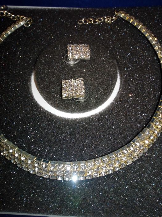 Set colier ,bratara,cercei Swarovski crystalis nou in cutie