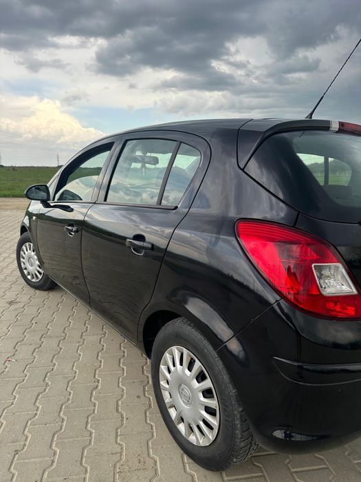 Corsa d 2011  pret negociabil