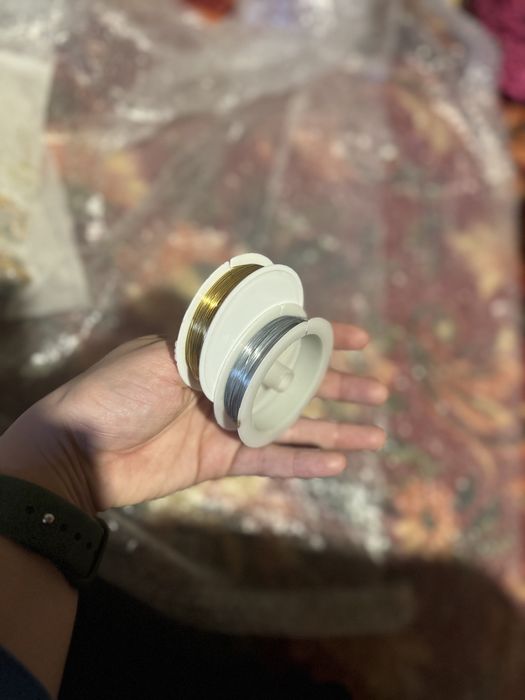 Бусы, бисер, леска, нитки, все для вышивки продам срочно