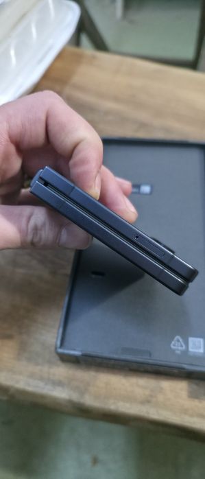 Samsung Galaxy Z Flip 7 – 256 GB, 12 GB RAM – nou, garanție 2 ani