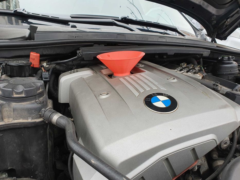 Специална фуния с дишащ отвор за всички BMW N51, N52, N53, N54