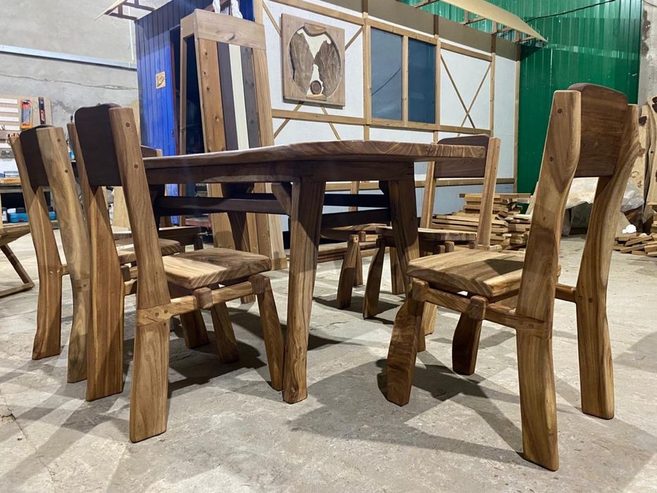 продается стол со стульями из дерево