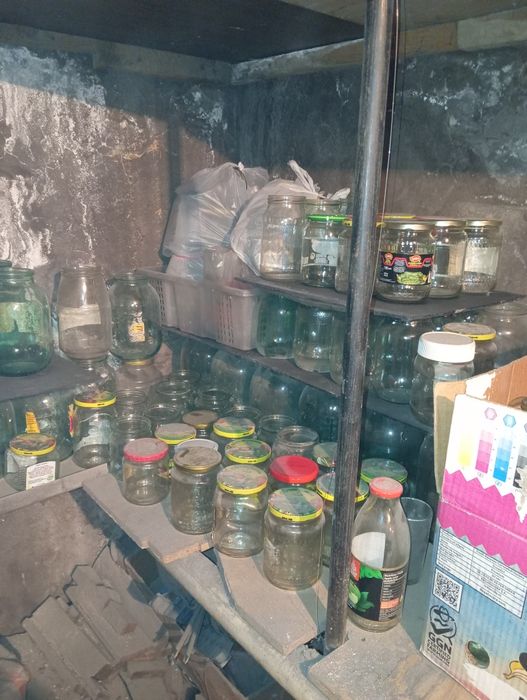 Отдам банки разные