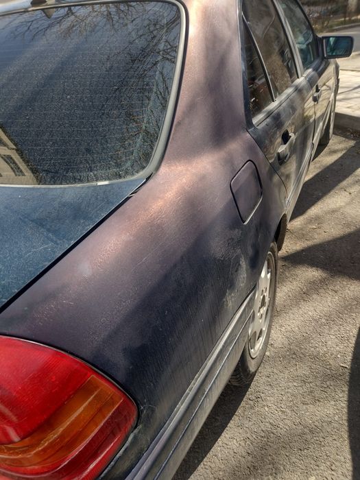 Vând Mercedes C 180