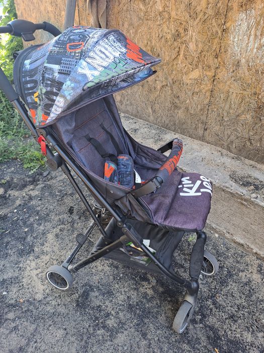 Детская  прогулочная коляска
