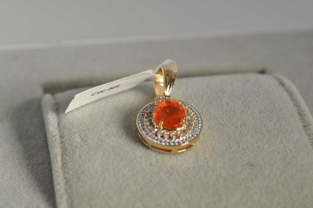 Pandantiv Argint placat Aur roz, Opal caboson, design halo