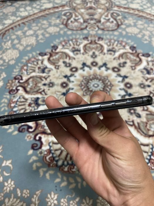 срочно продам заблокынный iPhone XS