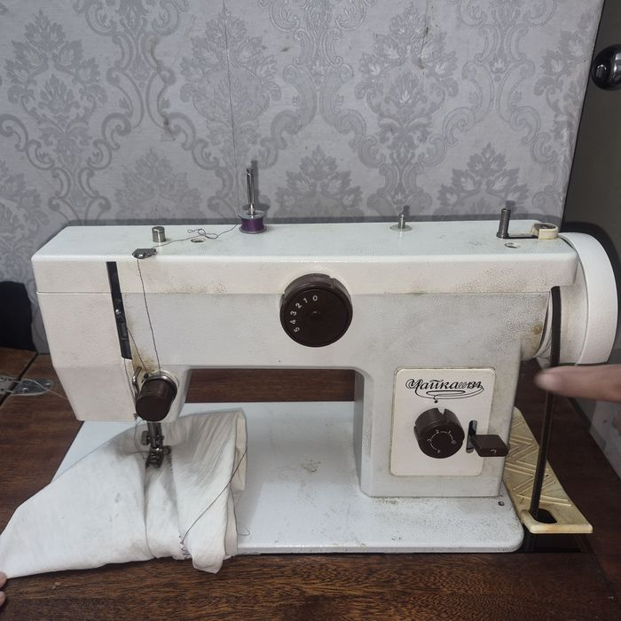 Продам швейную машинку чайка 134