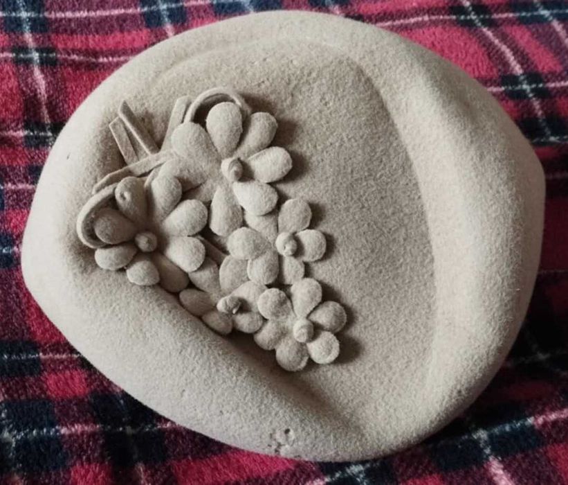 Дамска винтидж филцова шапка (със забележки)