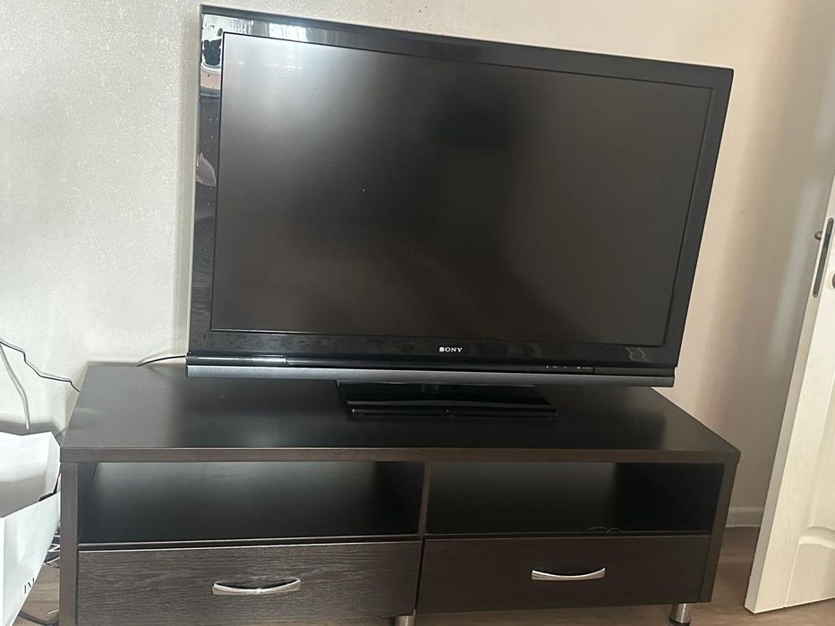 Телевизор с подставкой