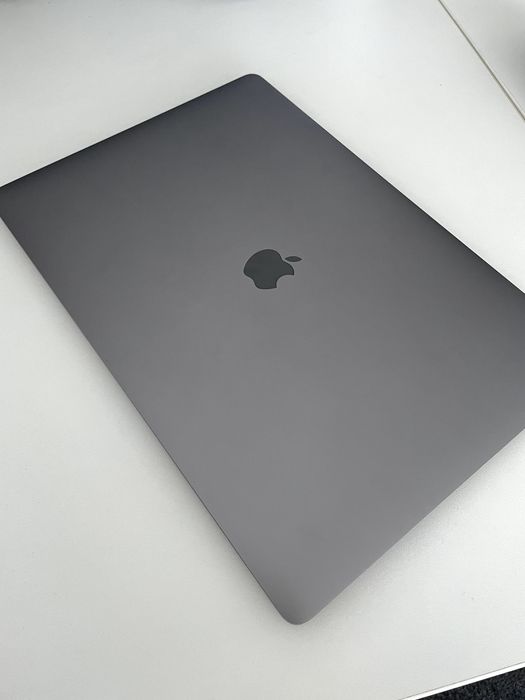MacBook Pro 16'' 2019 года  512GB