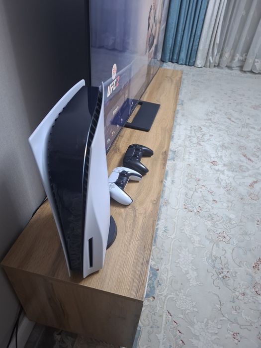 Продаётся PS5 с играми.