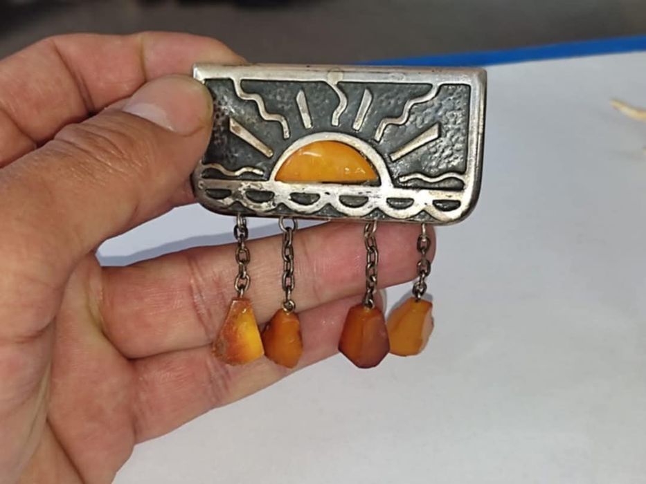 Стара руска Сребърна брошка с кехлибар