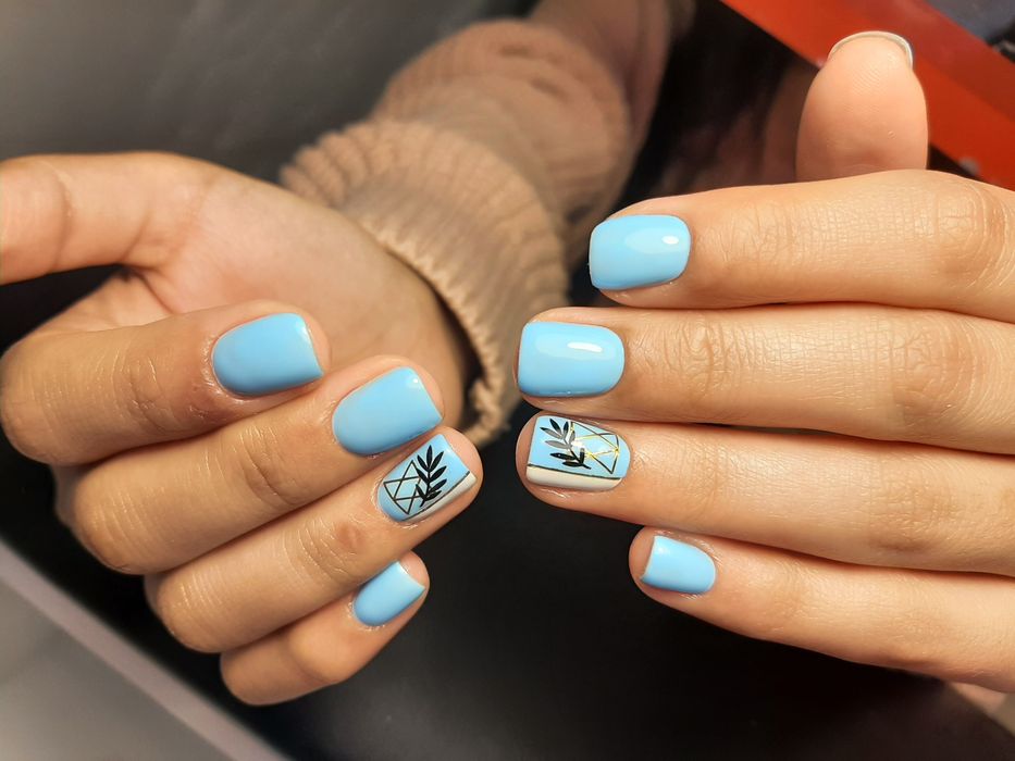 Маникюр и педикюр на дому