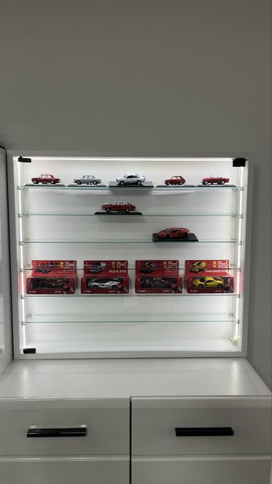 Витрина за колекционерски колички