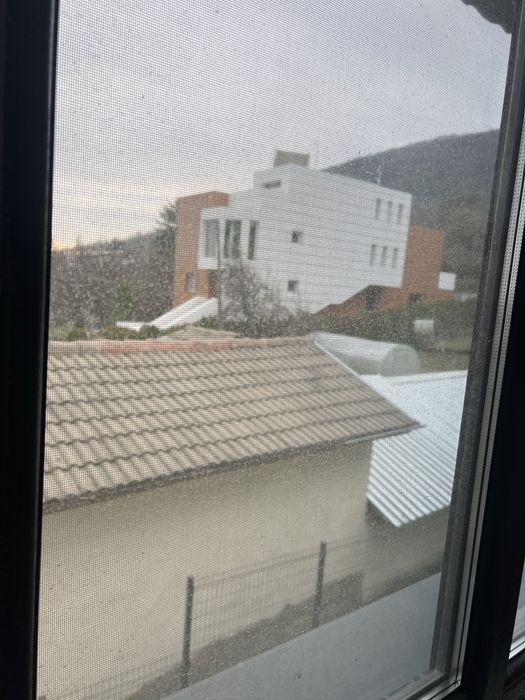 НОВА самостоятелна къща с двор