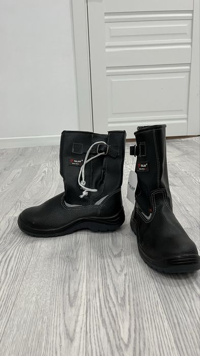 Продам спец обувь 40 размер