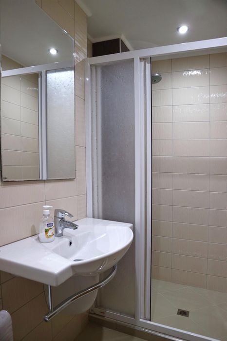 Дава се под наем Тристаен апартамент в София, Изток - 120 кв.м за 970 € - Снимка #3