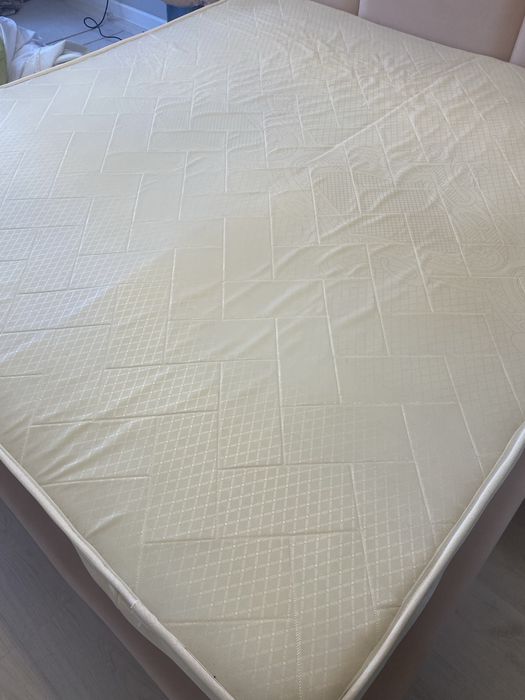 Продам матрас в хорошем состоянии