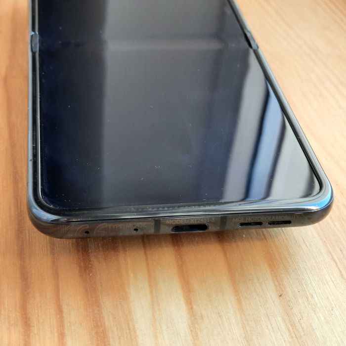 Motorola Razr 50 Ultra 5G 12GB RAM, 512GB impecabil, schimb doar cu Samsung S25 simplu (nu plus, ultra sau FE)