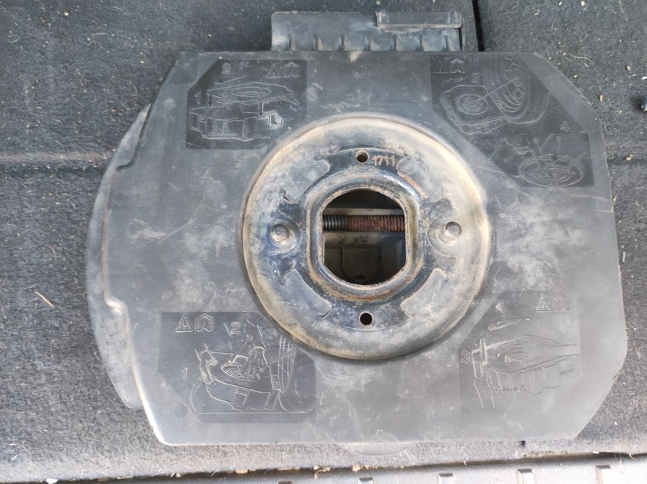 Оригинален крик на Пежо-5008