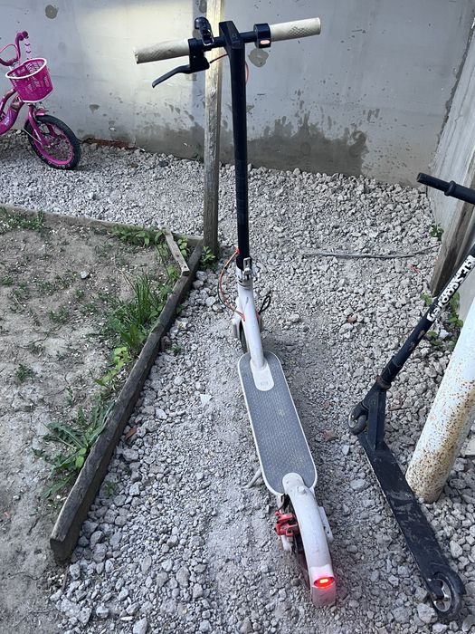 Продам Xiaomi Mi Electric Scooter 3
