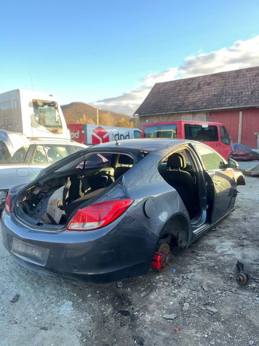 Dezmembrez Opel Insignia 2.0 Diesel manual/automat, break/limuzina