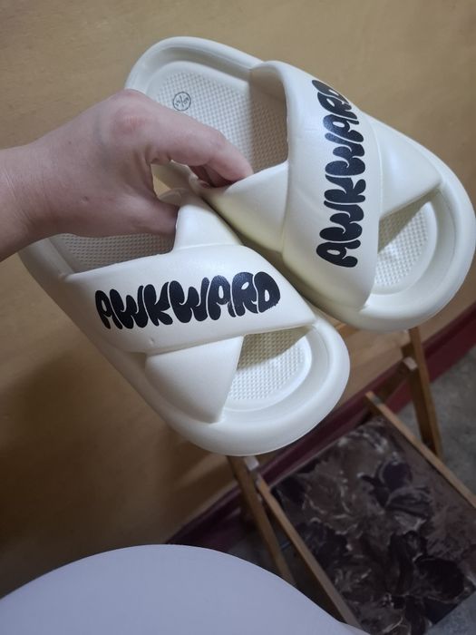 Papuci noi crem Cropp