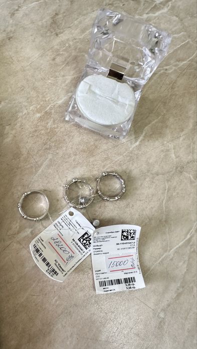Продам комплект серебряное кольцо и серьги. Новые