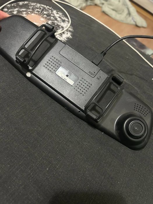 Регистратор и зеркало заднего вида