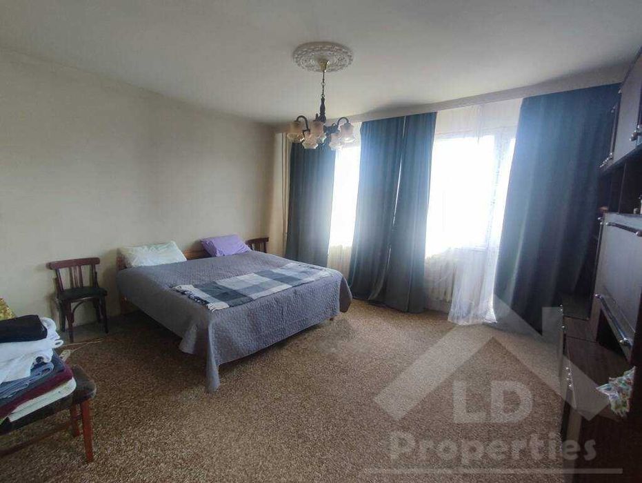 Двуетажна къща в близост до центъра на Генерал Тошево