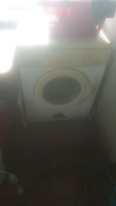 Стиральные машины в рабочем состоянии.