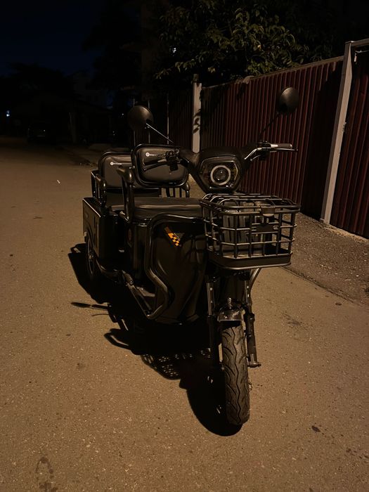 Ca NOU - Triciclu Tricicleta Electrica 2 Locuri Baterie Scuter TUK TUK - Iași