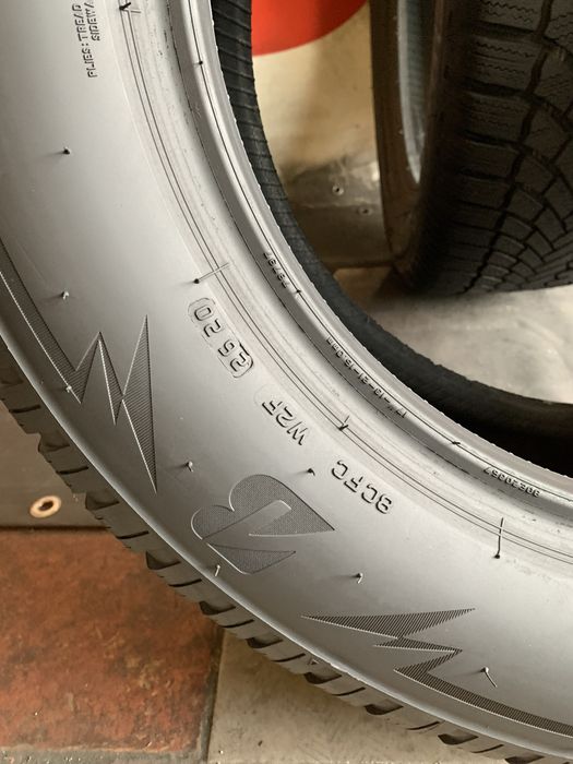 225 60 17, Зимни гуми, Bridgestone BlizzakLM005, 2 броя