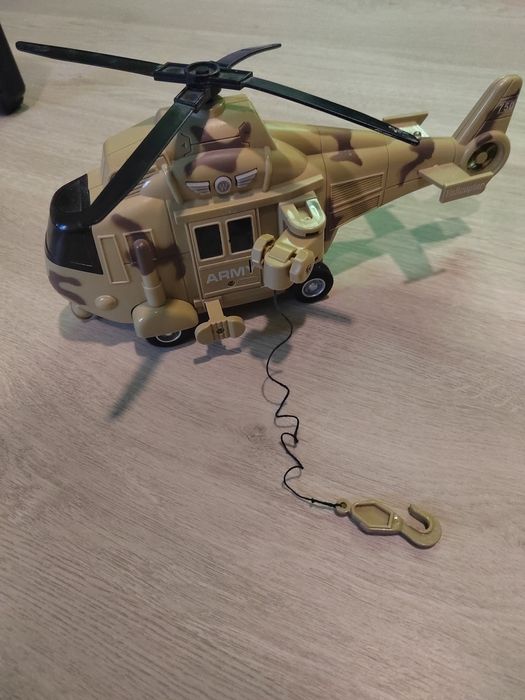 Два конструктора Clementoni + подарък