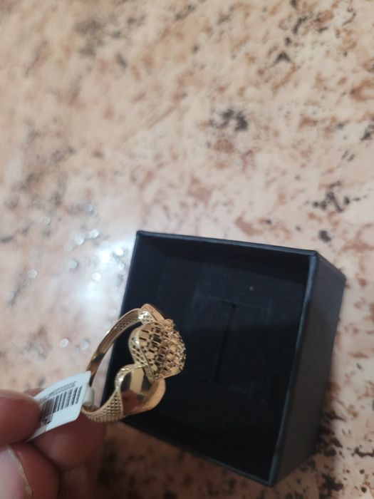 Продам женский кольцо
