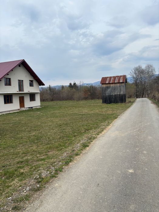 Casa-vila de vanzare