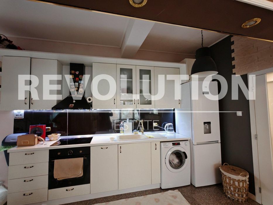 Дава се под наем Етаж от къща в Пловдив, Център - 140 кв.м за 900 € - Снимка #1