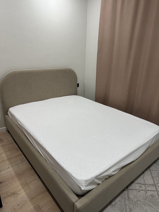 Кровать с матрасом 1,5