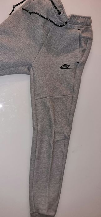 Pantaloni Nike Tech gri