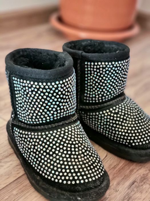Продам детские угги Boutique Shoes