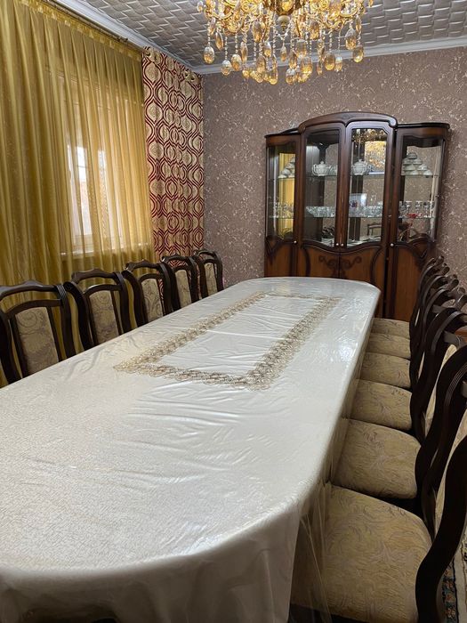 Стол орындықтарымен