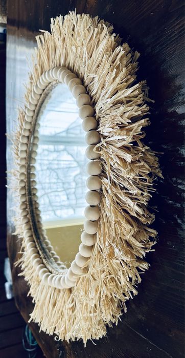 Огледало с рамка от естествена рафия – бохо акцент с характер!