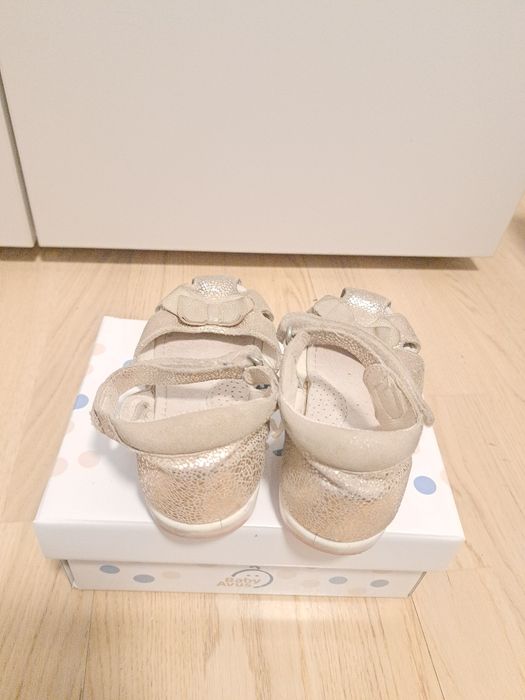 Sandale fete Ponte 20 aurii marimea 27 piele 30 lei